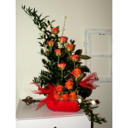 kompozycja w ceramicznej misie; r�a