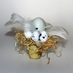 Stroik z pi�rkami i jajeczkami