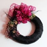 Wianek nagrobny; s�oma, sztuczne kwiaty, dodatki