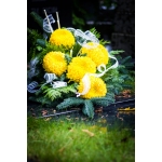 Wi�zanka nagrobna; �ywa jod�a, �ywe kwiaty, dodatki