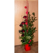 kompozycja w szkliwionym naczyniu; r�a