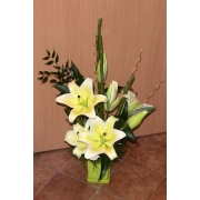 kompozycja w szkliwionym naczyniu; lilia