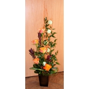 kompozycja w szkliwionym naczyniu; r�a, leukadendron