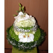 tort kwiatowy pi�trowy; eustoma, santini, gips�wka, szparagus modrzewiowy, storczyk �m�wka, dodatki