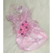 Prezent �lubny; flizelina, folia drukowana, r�yczki z organzy, pere�ki